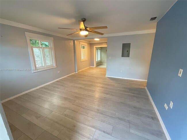 Foto del edificio - 385 NW 129th St