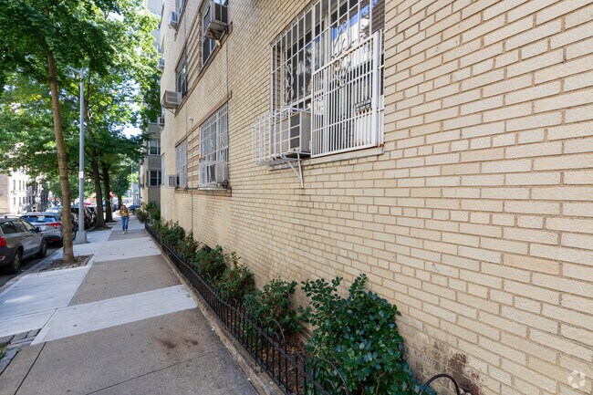 Building Photo - 100 Bennett Ave