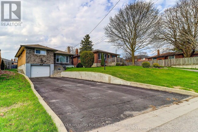 Building Photo - 962 Willowdale Ave