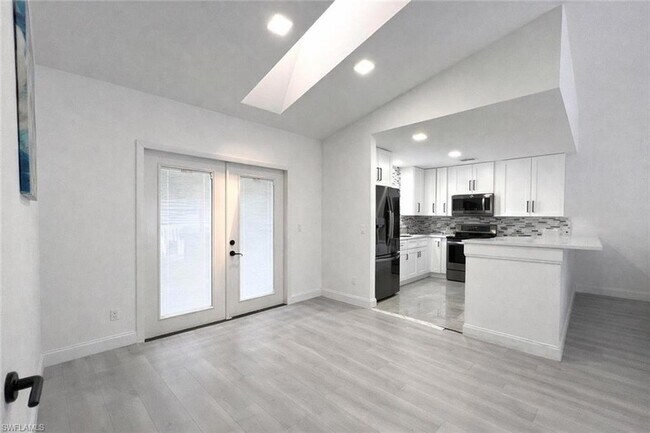 Foto del edificio - 3767 Golden Gate Blvd E