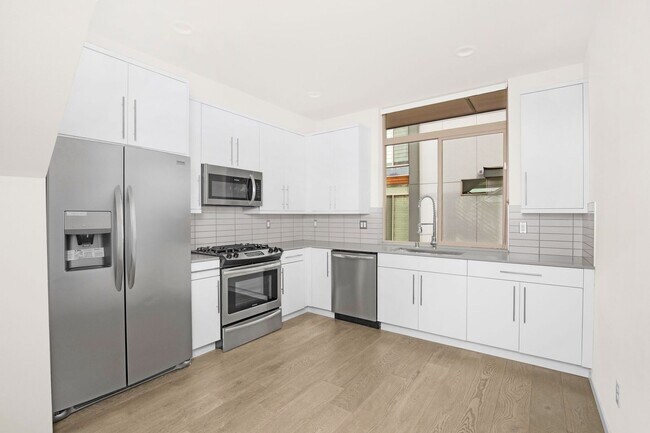 Building Photo - Exceptional 2 bdrm+office Modern Townhome