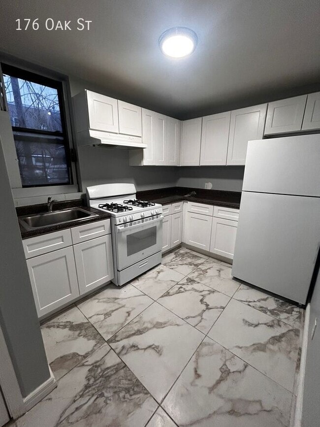 Photo - 176 Oak St Apartment