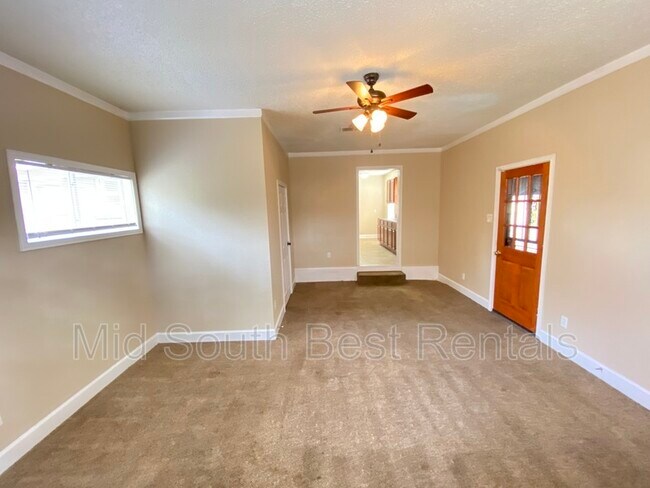 Foto del edificio - 4659 Percy Rd