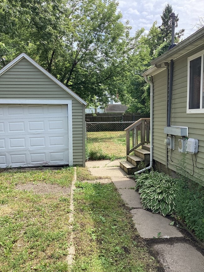 Building Photo - 1208 Howard St