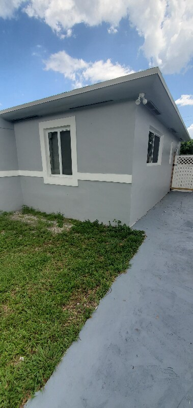 Building Photo - 350 NW 190th St