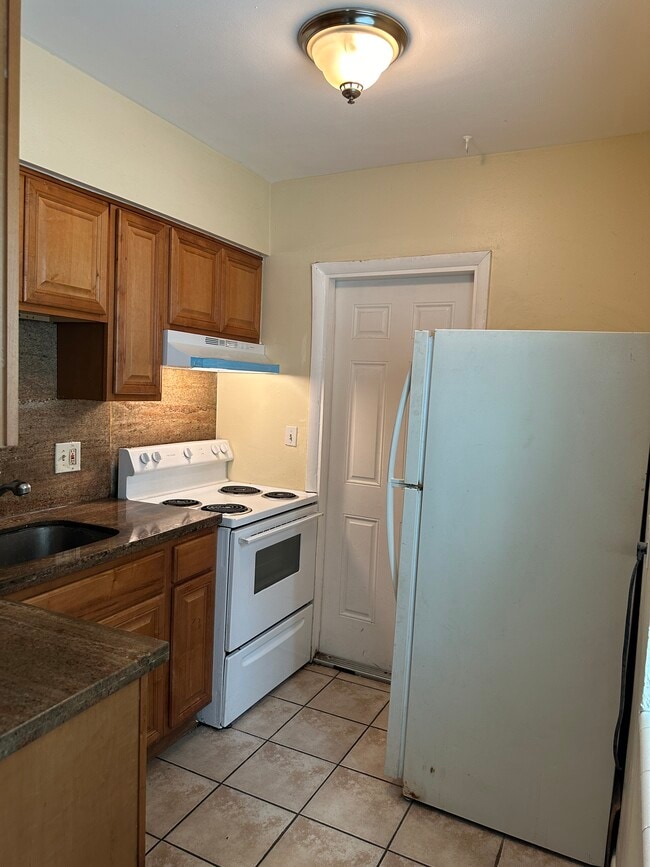 Building Photo - 148 NW 40th Ct