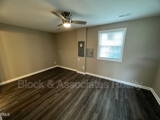 Foto del edificio - 4028 Remington Oaks Cir