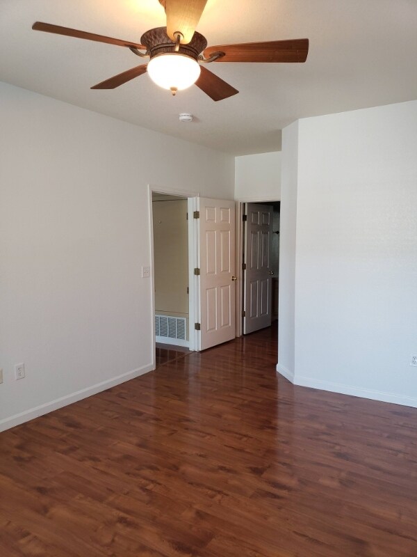 Foto del edificio - 5225 White Willow Dr