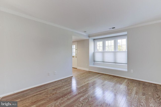 Foto del edificio - 6705 Kenwood Forest Ln