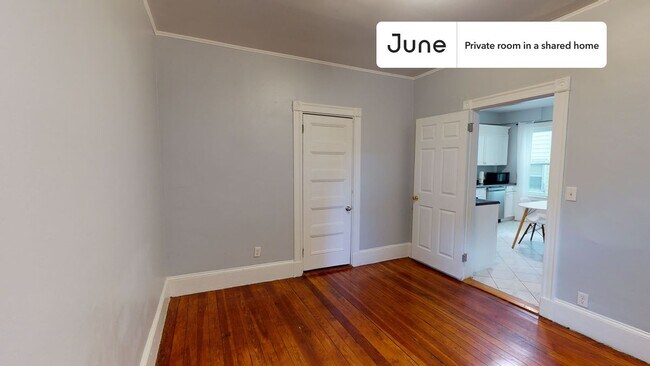 Building Photo - Private bedroom in 4 bed/1 bath Home