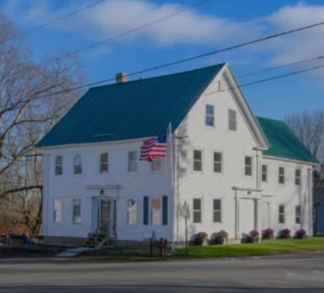 Building Photo - 335 Main St
