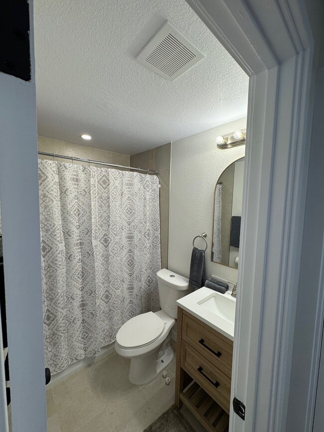 Foto del edificio - 8551 Circle Dr