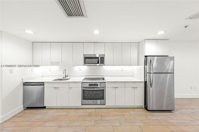 Building Photo - 1966 Biarritz Dr