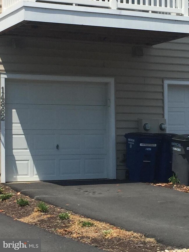 Building Photo - 14862 Mason Creek Cir