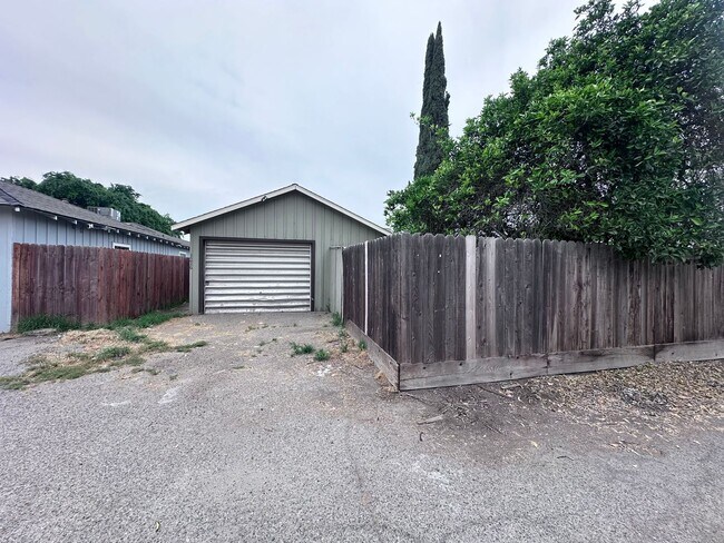 Foto del edificio - Charming Home for rent coming soon!