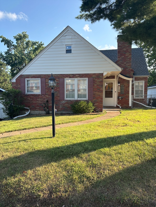 Building Photo - 7134 Farley Ave