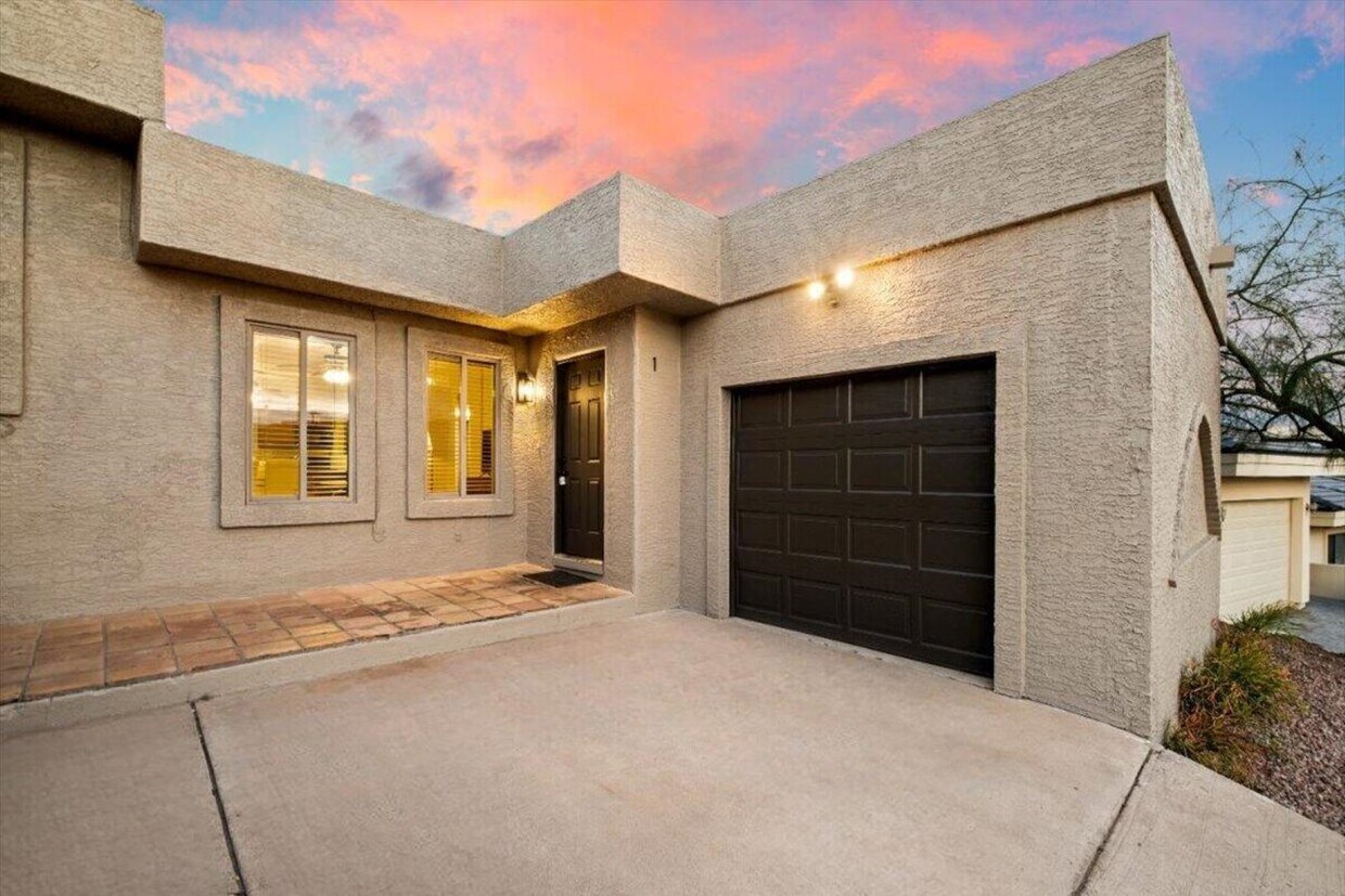 Primary Photo - 16534 E Arroyo Vista Dr