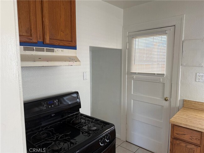 Foto del edificio - 1062 W 24th St