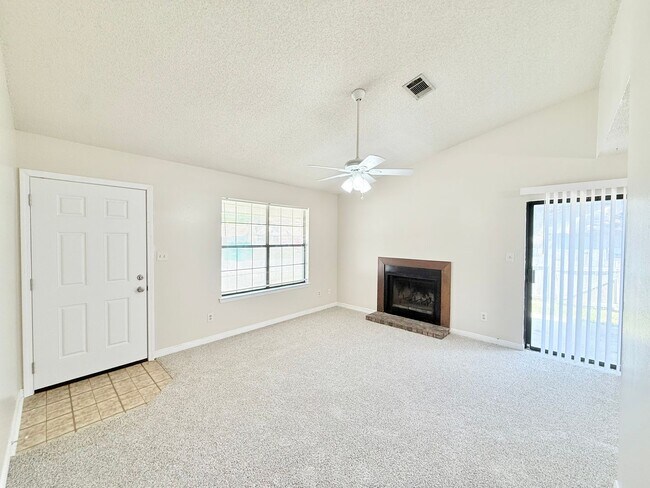 Foto del edificio - Charming 2-Bedroom Apartment - Prime Location