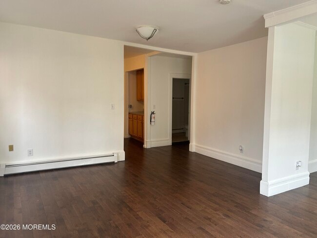 Building Photo - 513 Bangs Ave