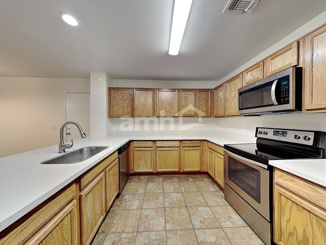 Building Photo - 1033 S Deerfield Ln