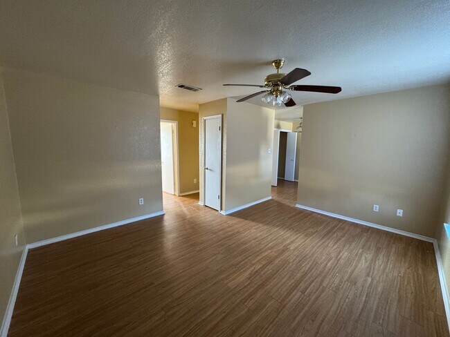 Building Photo - 1709 Cedarhill Dr