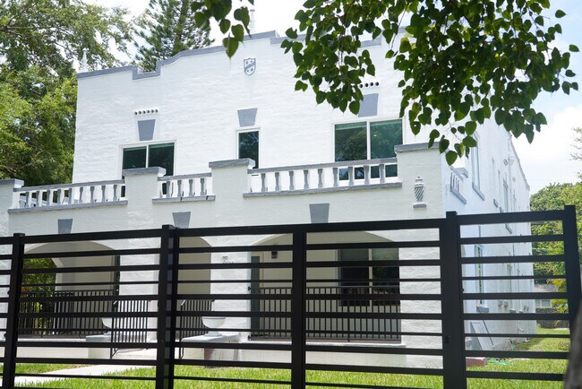 Foto del edificio - 1020 SW 23rd Ave