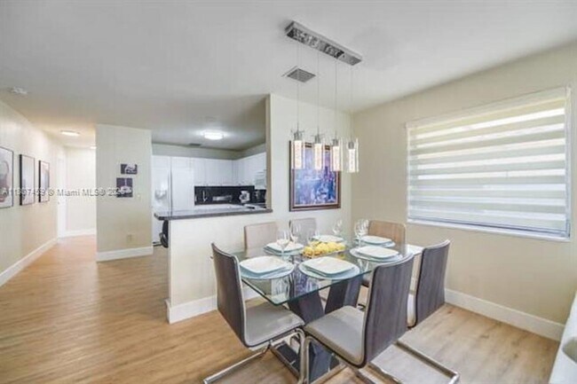 Foto del edificio - 3262 SW 28th St