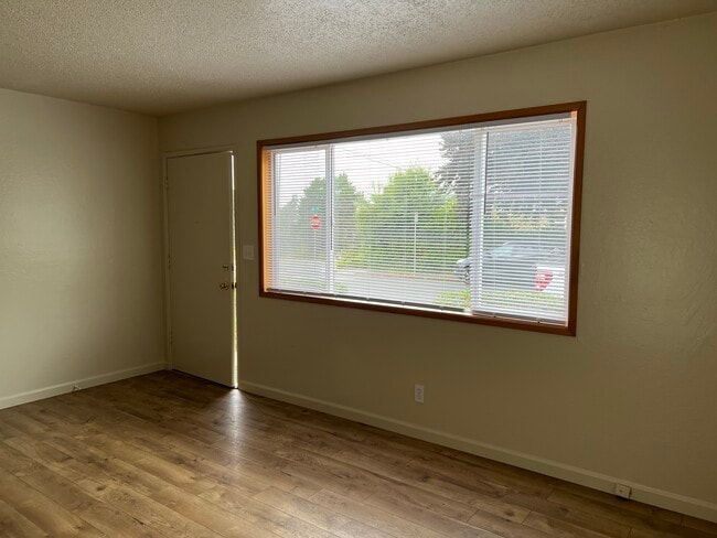 Building Photo - 379-312 12th St