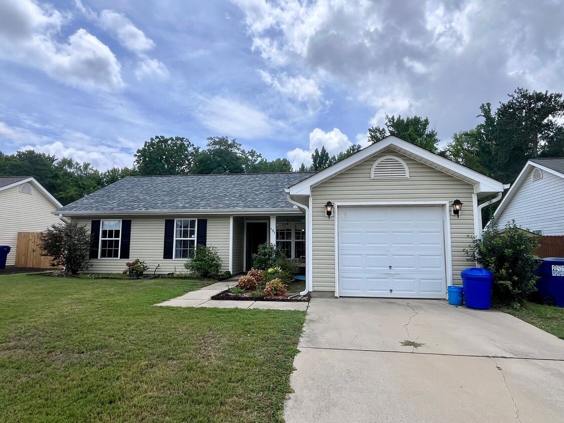 Primary Photo - Come make this your home today!