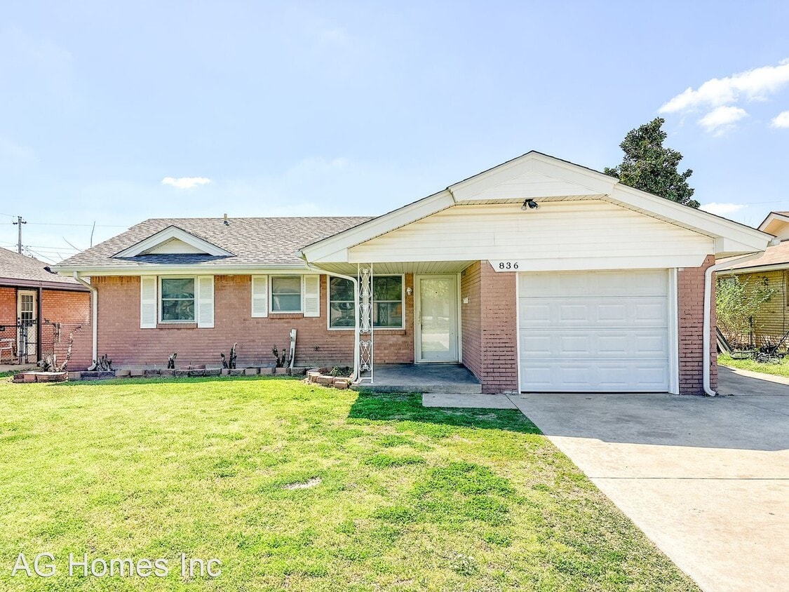 3 br, 1.5 bath House 836 N Markwell Ave House Rental in Moore, OK
