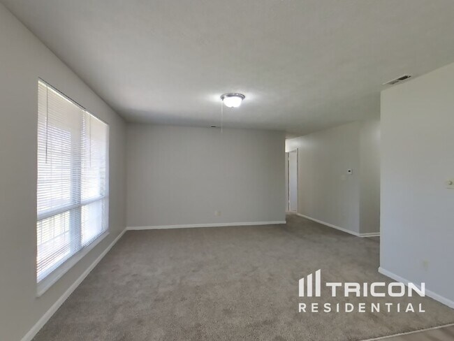 Building Photo - 5331 Yucatan Drive Indianapolis IN