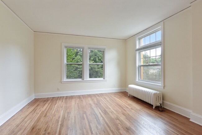 Foto del edificio - 587 Grand Ave