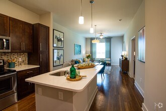 1 BR, 1BA - Silver Collection At Carl D Silver