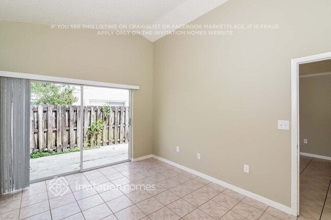 Foto del edificio - 9949 W Daffodil Ln