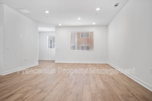 Building Photo - 824 Makani St