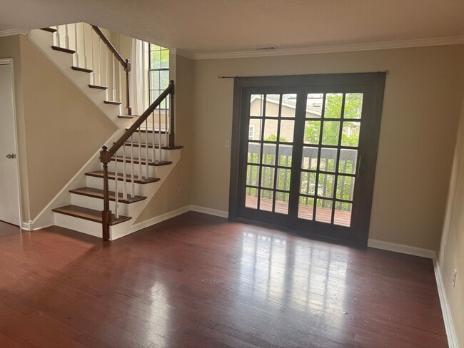 Building Photo - 515 Chesterfield Ave