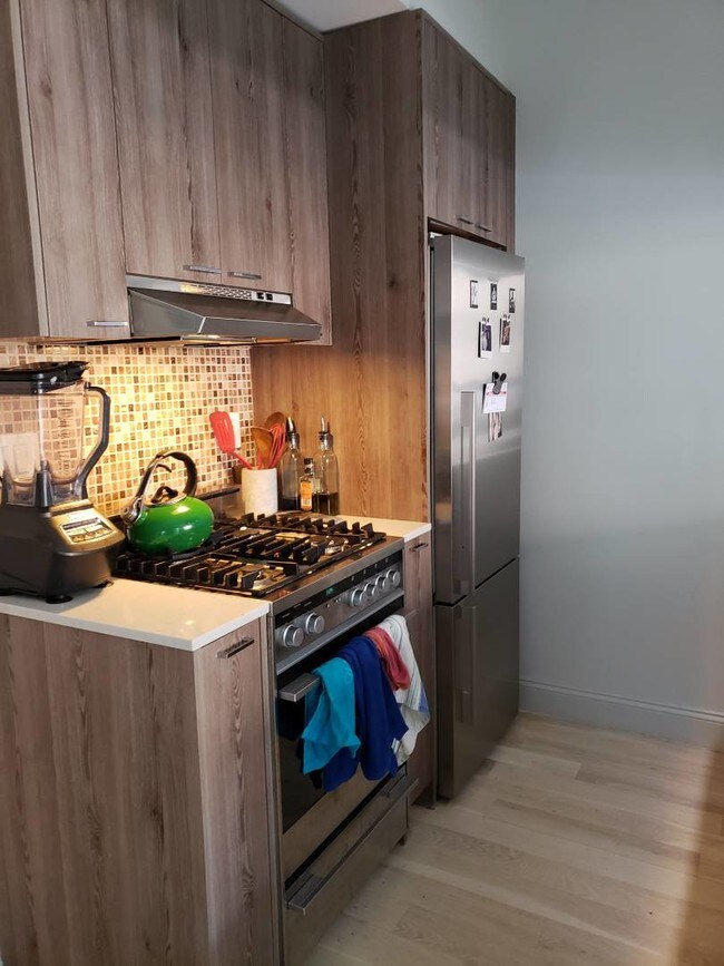 Building Photo - 1094 Madison St