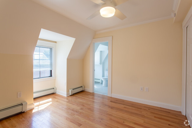 1BR, 1BA - The Chestnut Hill