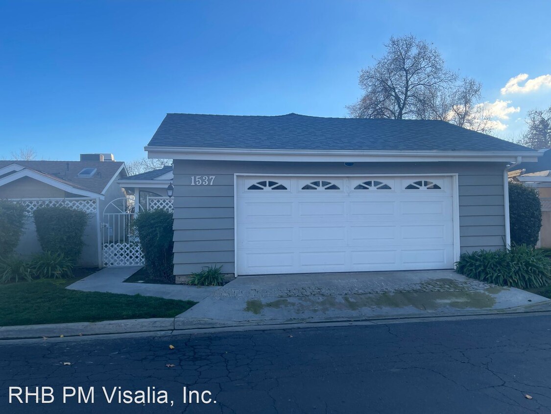 3 br, 2 bath House 1537 E Vassar Dr House Rental in Visalia, CA