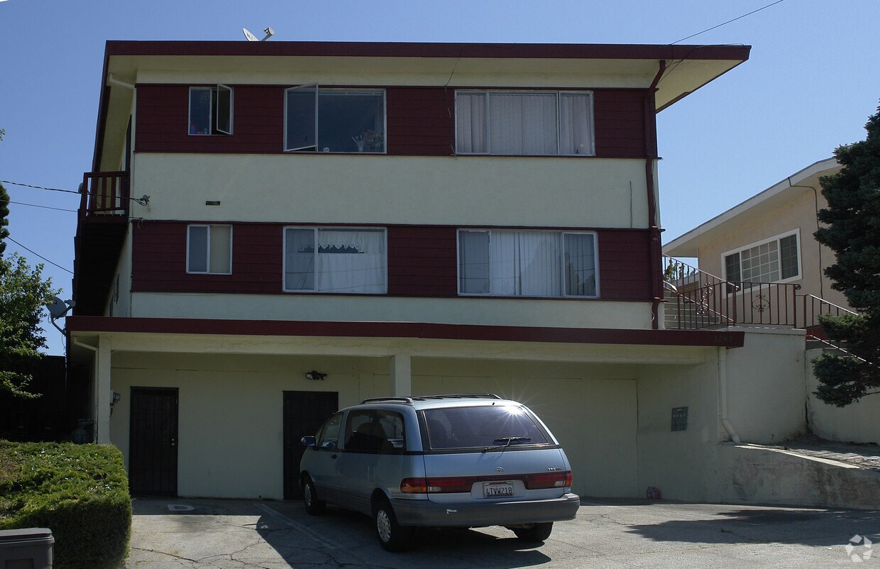 Building Photo - 3248 Hyde St