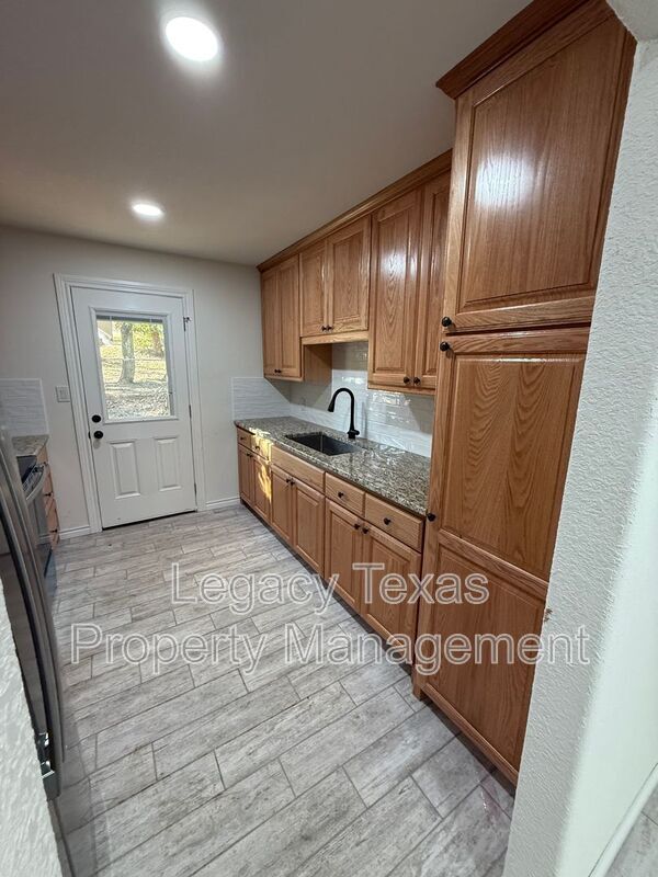 Building Photo - 6205E Highway 67