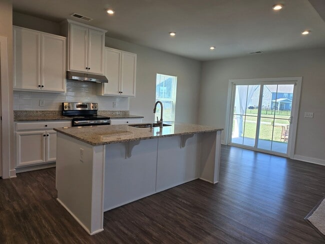 Building Photo - Immaculate 3, Bed, 2.5 Bath Home Minutes from the VA/NC Line