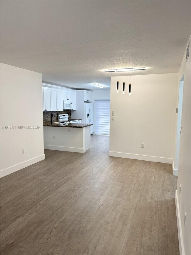 Foto del edificio - 3375 W 76th St