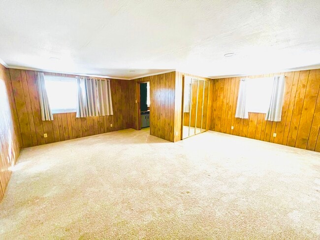 Master bedroom door view - 1817 Demastus Ln