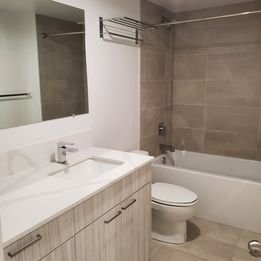 Photo du bâtiment - Spacious Beauty In The Heart Of Lynn Valley (North Vancouver)