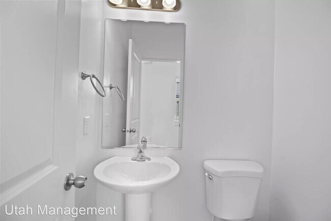 Foto del edificio - 3 br, 2.5 bath House - 1266 West 1990 Sout...