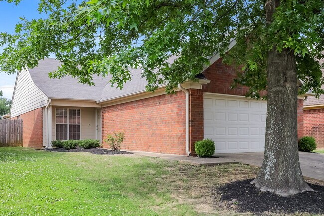 Building Photo - 1614 Central Trails Dr