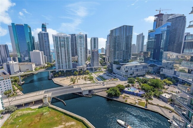 Foto del edificio - 92 SW 3rd St