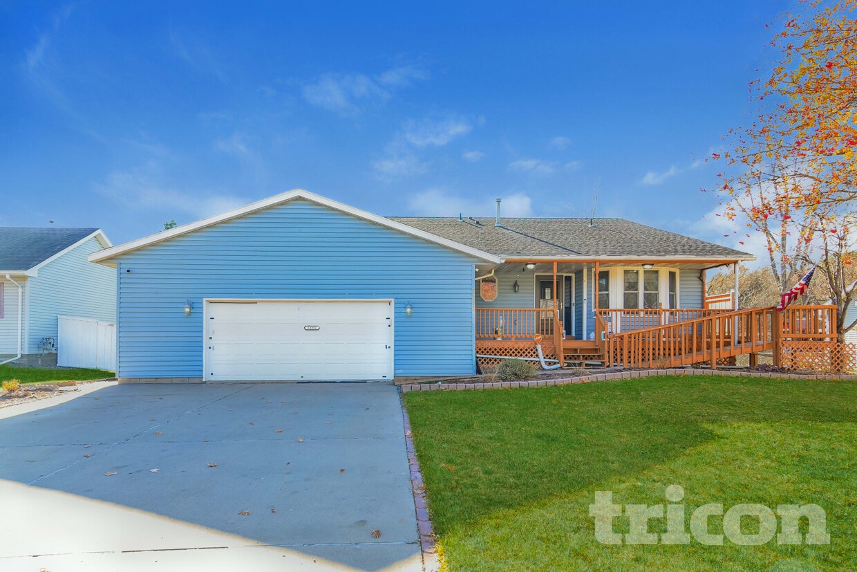 Primary Photo - 5590 148th Ln NW